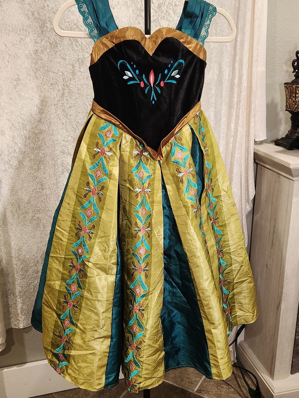 Disney Chasing Fireflies Anna Coronation Dress Costume Girls Size 4-6X EUC